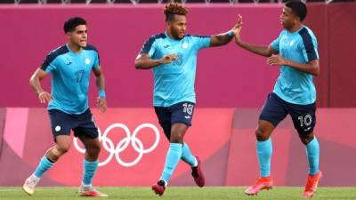 Luis Palma, Juan Carlos Obregón y Rigo Rivas anotaron los goles de Honduras ante Nueva Zelanda. Foto Twitter Fifa.