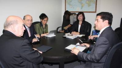 A la reunión con José Miguel Insulza, asistieron Guillén y la canciller Mireya Agüero.