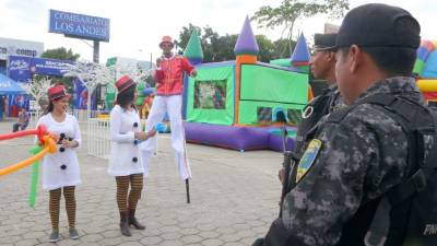 En la actividad brindaron charlas a los asistentes y les regalaron calendarios. Foto: Amílcar Izaguirre