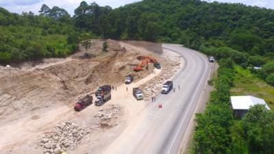 Hay varios proyectos para mejorar las carreteras del país. Imagen de la ampliación en la CA5. Foto drone: Amílcar Izaguirre