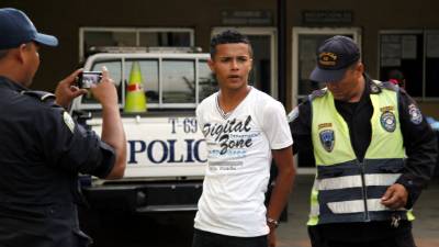 Christopher Glenn buscaba niñas de entre 10 y 13 años, vírgenes, que no supieran leer ni escribir.