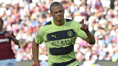 Erling Haaland se destapó con dos goles en su primer partido en la Premier League.