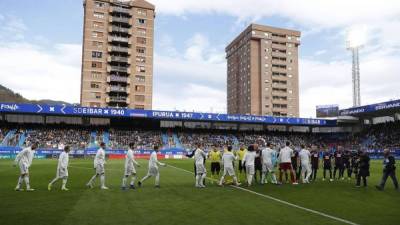 Las imágenes de la dura derrota que sufrió el Real Madrid en su visita al Eibar en el estadio de Ipurúa.