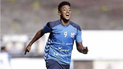 'Choco' Lozano corre sonriente durante un entrenamiento en el Tenerife. Foto Marca