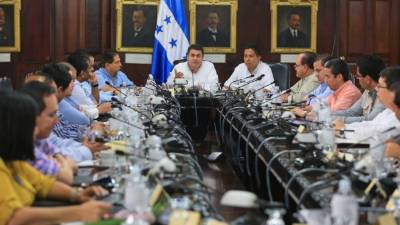 El presidente Juan Orlando Hernández en una de sus reuniones con el gabinete de Gobierno.
