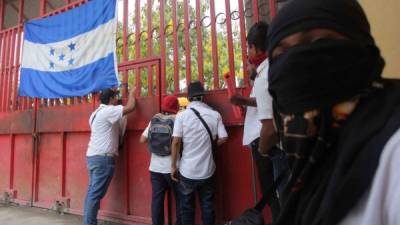 En San Pedro Sula llevan siete días sin recibir clases. Foto: Wendell Escoto