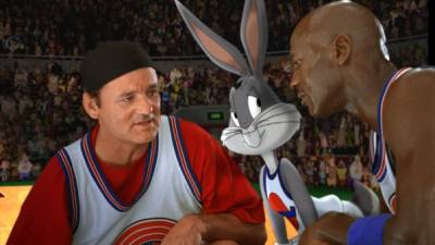 El actor Bill Murray y el jugador de baloncesto Michael Jordan protagonizaron 'Space Jam' en 1996. Foto: Getty.