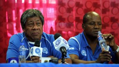 Ramón Maradiaga estuvo acompañado en la rueda de prensa por su compatriota y asistente técnico Gilberto Yearwood. Foto Neptalí Romero, Enviado Especial