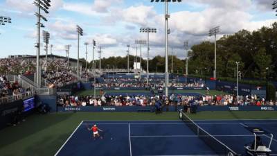 Las canchas de tenis del Abierto de EEUU se convierten en hospital de campaña.