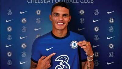Thiago Silva luciendo los colores del Chelsea.