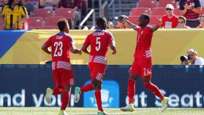 Los jugadores de Panamá celebrando uno de los goles ante Martinica. Foto AFP