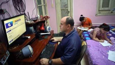 Según el diario de la Unión de Jóvenes Comunistas, tener conexión en los hogares era algo 'impensable hace algunos años' y ahora 'constituye un paso más de avance en la accesibilidad pública a internet' en el país. EFE