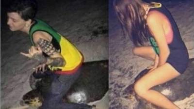 Stephanie Moore y su amiga, montando una tortuga marina.