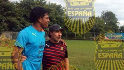 Carlo Costly junto al preparador físico argentino Marcelo Emanuelle. Foto Facebook Real España