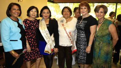 Vilma Karow, Aura Gatling, Gabriela Mejía (Madre 2014), Antonieta Escobar, Mary Bendeck (Presidenta IWC) y Lizeth Nassar.