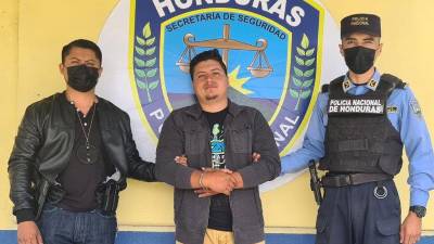 Alexi Noé Lemus Parada fue presentado ante los medios de comunicación.