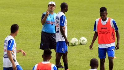 Jorge Luis Pinto durante el entrenamiento de este martes en la Selección de Honduras. Foto Delmer Martínez