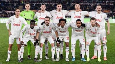 La Juventus pretende construir un nuevo proyecto deportivo y este día en Italia se ha revelado la lista de los futbolistas que posiblemente salgan del club luego de que pase la pandemia del coronavirus.