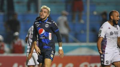 Agustín Auzmendi se destapó con un doblete ante Saprissa, pero erró una increíble oportunidad frente al arco y su frustración fue evidente.