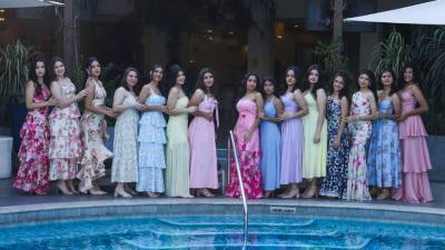 Combinadas con hermosos vestidos en colores pasteles y estampados florales, las señoritas derrocharon belleza y elegancia en su desayuno especial realizado en el hotel Real Intercontinental.