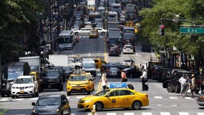 La jueza Elizabeth Wolford, del tribunal federal en la ciudad de Rochester, en el norte del estado, indicó en su decisión de 32 páginas que el secretario del condado de Erie, Michael Kearns, no tiene capacidad legal para demandar porque no demostró que ha sido perjudicado por la ley, un requisito constitucional. EFE/JUSTIN LANE/Archivo