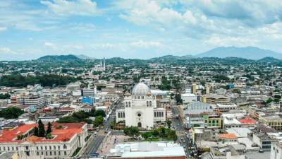 Imagen panorámica del casco histórico de San Salvador.