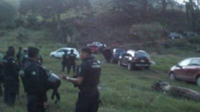 Los vehículos y los cuerpos fueron abandonados en una zona de Alto Lucero, Veracruz.