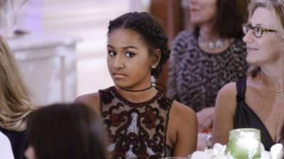 Barack y Michelle Obama estuvieron de fiesta este fin de semana al celebrar la graduación de la hija menor del expresidente estadounidense, Sasha Obama.