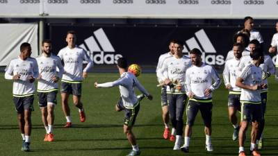 Los jugadores del Real Madrid en el entrenamiento de este viernes en Valdebebas. Foto AFP