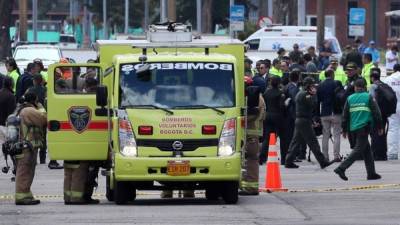 Diez personas perdieron la vida en el sur de Bogotá tras la explosión de un coche bomba en la Escuela de Cadetes de Policía.