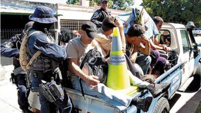 Los cubanos detenidos son cuatro mujeres y cuarenta hombres. Su detención se produjo en el municipio de Iriona, por irregularidades en su documentación. Foto Archivo