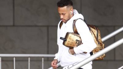Neymar decidió irse de Francia para realizar la cuarentena en Brasil.
