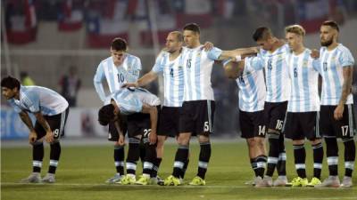 Los jugadores de Argentina, entre ellos Lionel Messi, tenían una camiseta esperando en el vestuario. Foto EFE