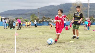 El torneo se dio por inaugurado en la cancha del Complejo Deportivo Majoncho Sosa de San Pedro Sula.