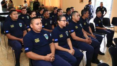 Ellos son parte de los 17 policías que ya comenzaron a trabajar con jóvenes vulnerables. Foto: Jordan Perdomo.