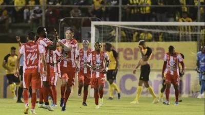 El Vida goleó a la máquina del Real España.