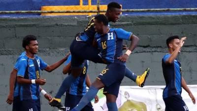 Los jugadores de la Sub-21 de Honduras celebrando un gol contra Belice en los Juegos Deportivos Centroamericanos de Nicaragua.
