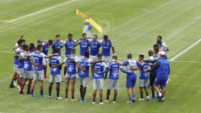 La selección hondureña realizó su primer entrenamiento en el estadio Olímpico.