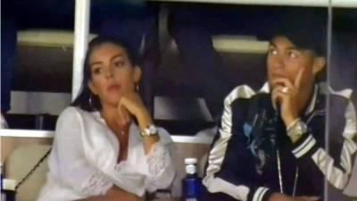 Cristiano Ronaldo junto a Georgina Rodríguez en el palco VIP del Santiago Bernabéu.