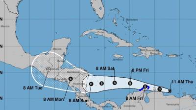 Se prevé un fortalecimiento adicional cuando el sistema avance hacia el oeste sobre el suroeste del Mar Caribe hacia Centroamérica a partir del viernes.
