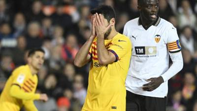 İlkay Gündoğan lamenta una ocasión fallada en el Valencia vs Barcelona.