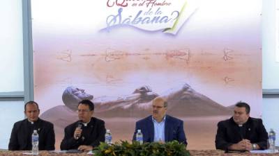 El vicario de Nuestra Señora de Suyapa, José Antonio Chavarría; el portavoz de la Conferencia Episcopal de Honduras, Juan Ángel López; el empresario Jorge Canahuati Larach y el rector de la Basílica de Suyapa, Carlo Magno brindaron detalles sobre la próxima exposición de '¿Quién es el hombre de la Sábana?'.