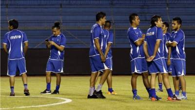 La selección salvadoreña hizo el reconocimiento del estadio Olímpico.