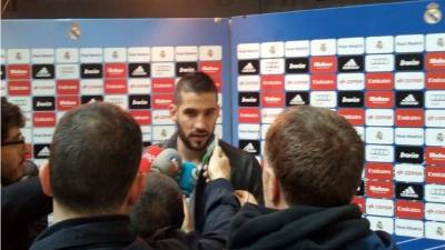 Kiko Casilla durante la zona mixta del Bernabéu.