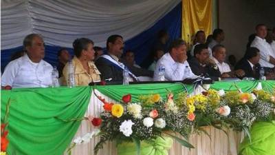 El alcalde saliente, Edy Acosta, no se hizo presente, por lo que el Bastón de Mando al nuevo alcalde Tomás Ponce Posas, lo entregó el regidor Denis Adalid Oseguera.