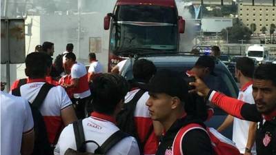 Se incendió el autobus de Necaxa en Monterrey y los jugadores fueron auxiliados de inmediato.