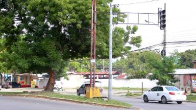 Hay sitios adonde los controladores de tráfico llevan varias semanas dañados.