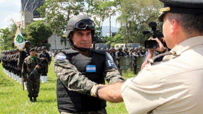 En una ceremonia especial fue entregado el bastón de mando a Román Gómez Reyes, comandante del II Batallón de la Policía Militar en San Pedro Sula.