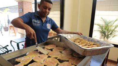 Roberto Villalobos, el encargado de preparar los alimentos para los jugadores del Olimpia.