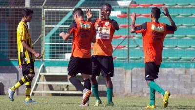 Jugadores del Marathón celebrando uno de los goles del partido. Foto Wendell Escoto